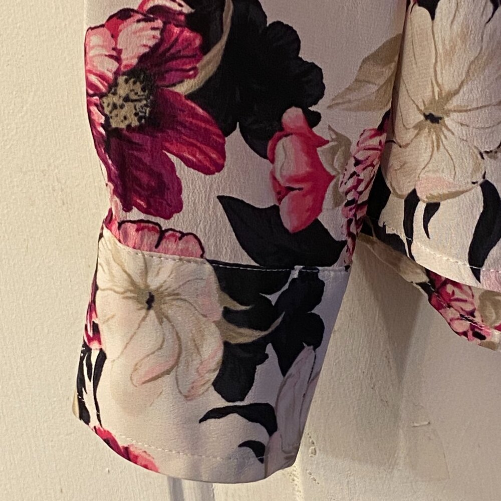 White House Black Market Sz 4 S Silk Blouse Shirt Long Sleeve White/Pink Floral - Picture 4 of 9